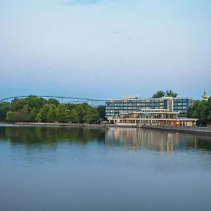 4* Отель Courtyard By Marriott Maschsee